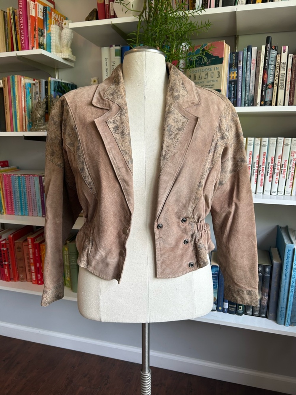 Women’s Vintage Leather Cropped Jacket